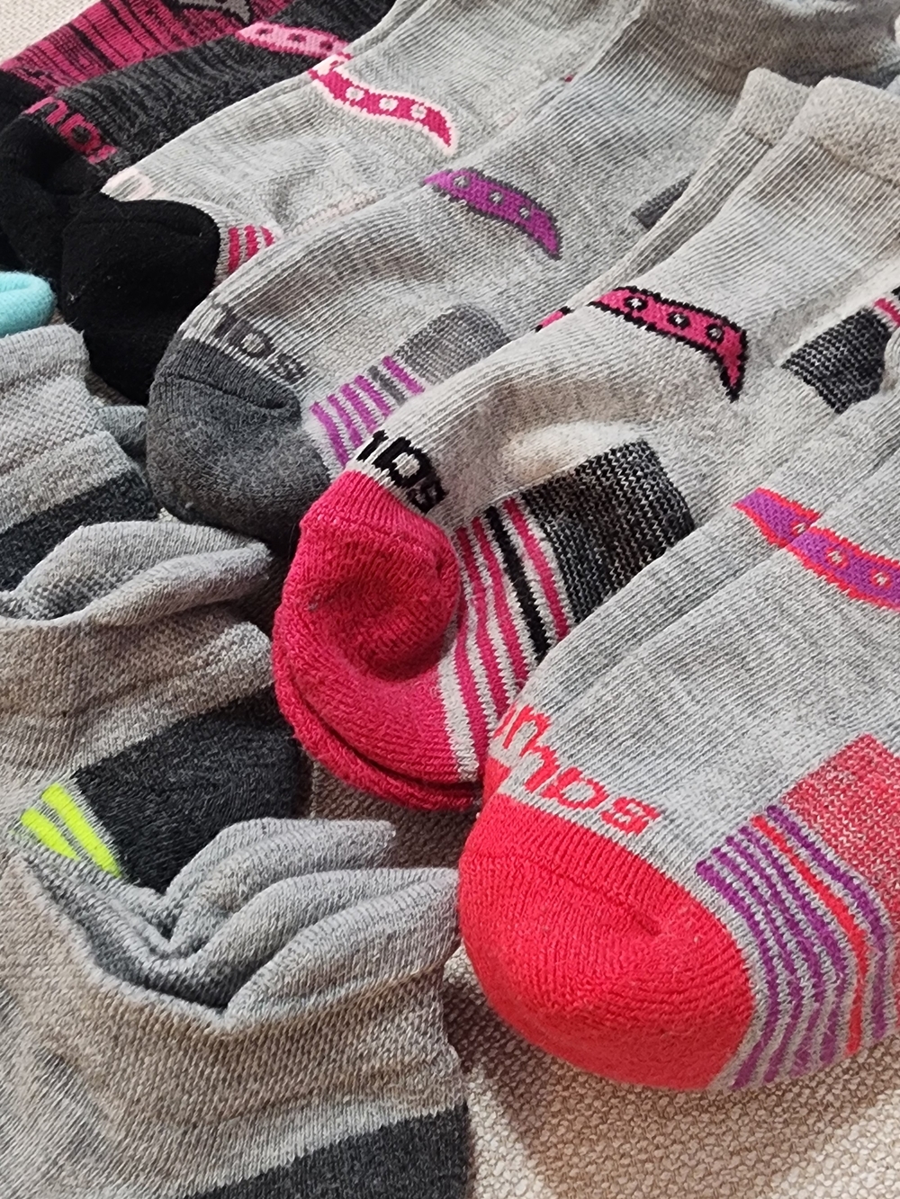 Saucony Women's Run Dry Performance Heel Tab Athletic Socks 12 Pairs- Assorted